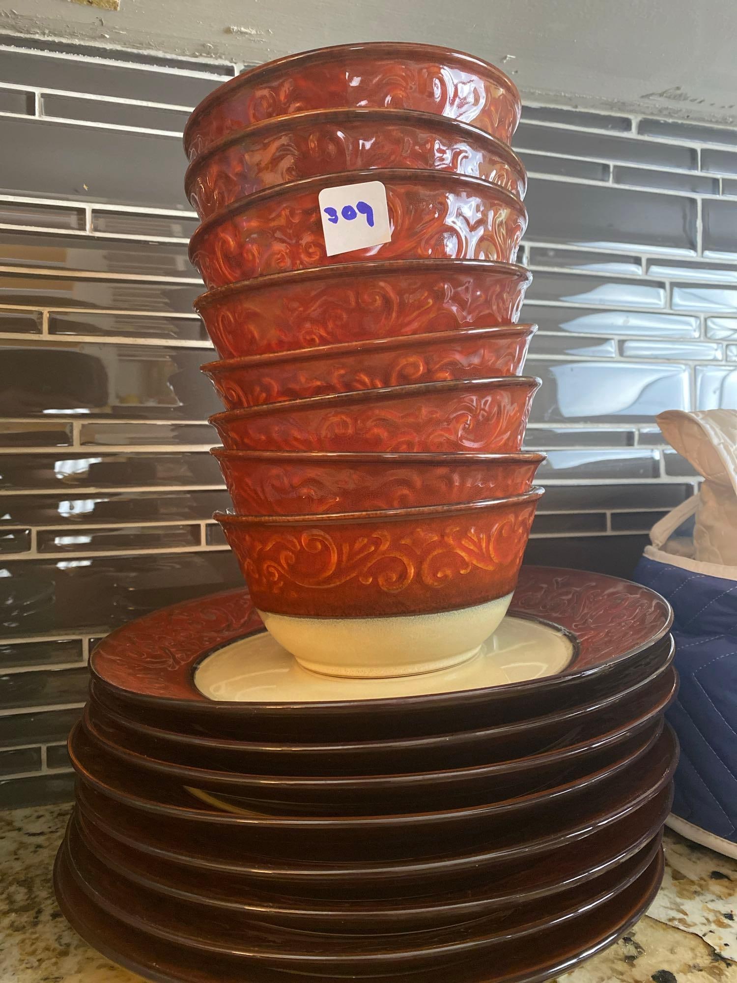 Set Of Eight Red Scroll Pattern Bowls & Dinner Plates: Set of eight large plates and eight bowls NO SHIPPING AVAILABLE FOR THIS LOT, LOCAL PICK UP ONLY