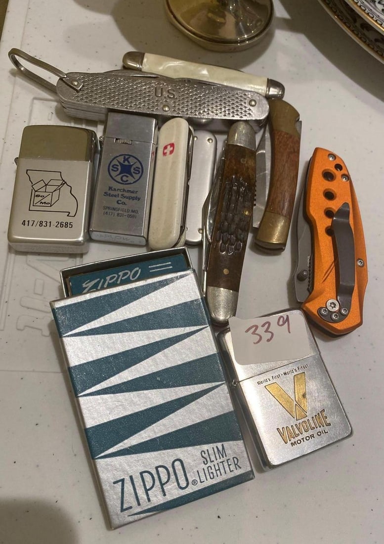 Lot Of Pocket Knives & Zippo Lighters, Including Valvoline Oil Lighter (1 of 4)