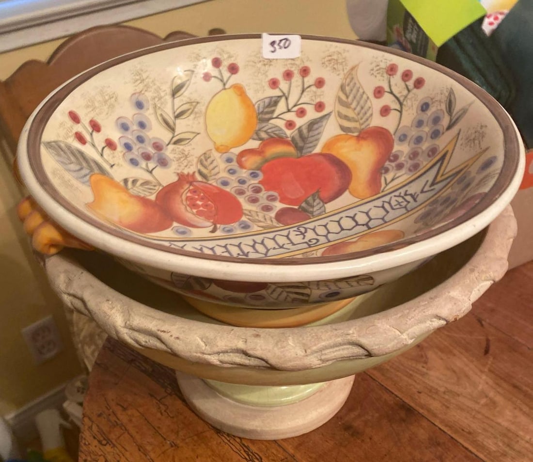 Two Decorative Ceramic Fruit Bowls (1 of 4)