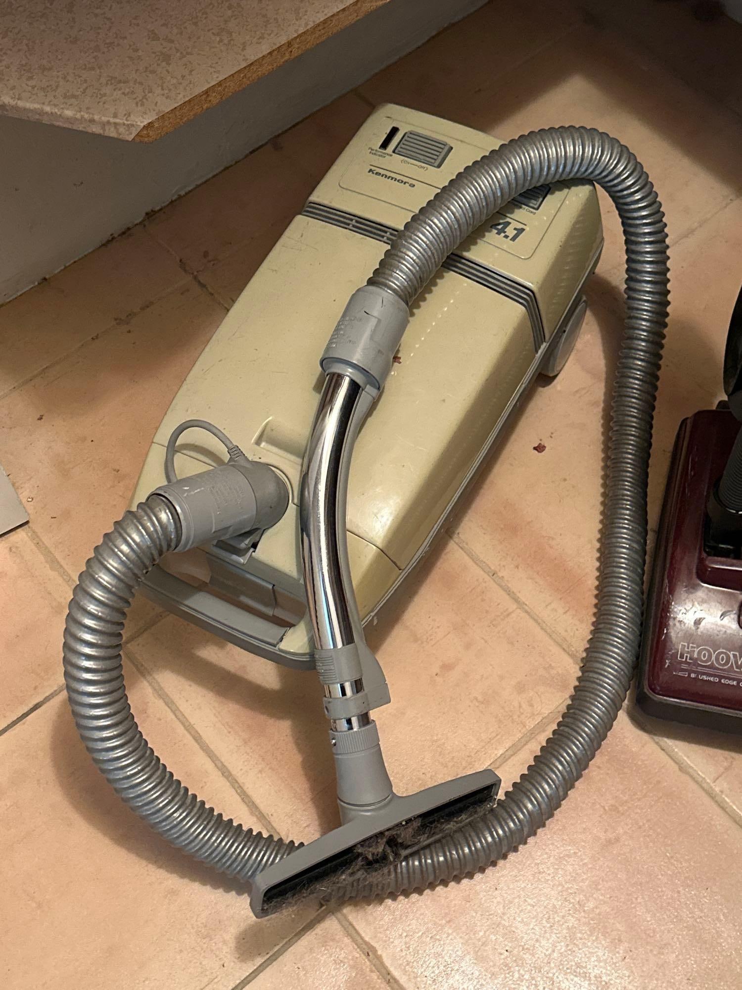 Kenmore Vacuum Cleaner (1 of 3)
