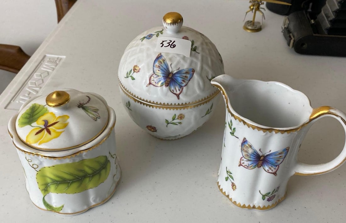 Three Pieces Of I Godinger & Co. Porcelain: Three pieces of I Godinger & Co. Porcelain.