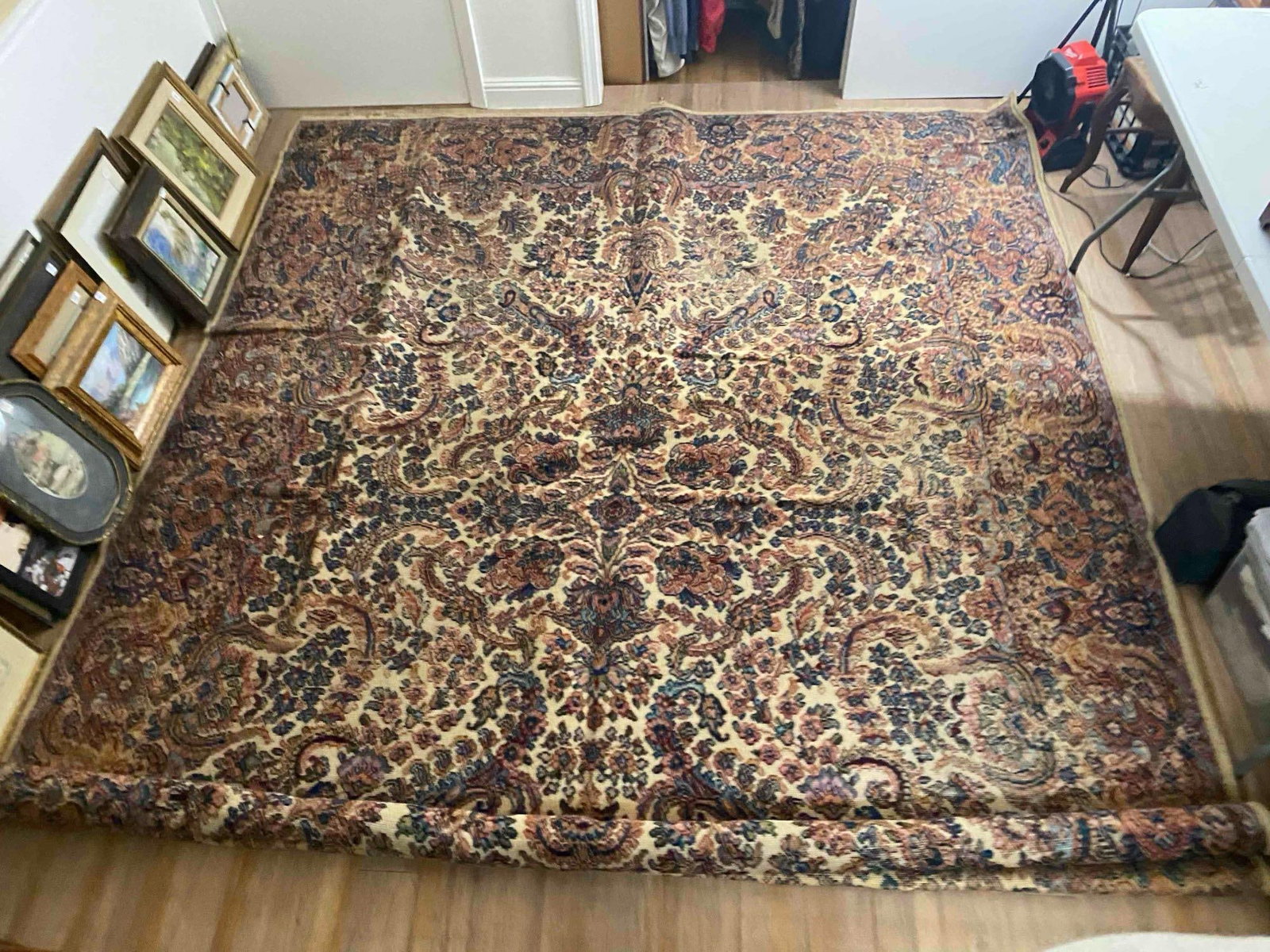 Area Rug, 11.0L X 8.0W: Area rug, 11.0L x 8.0W