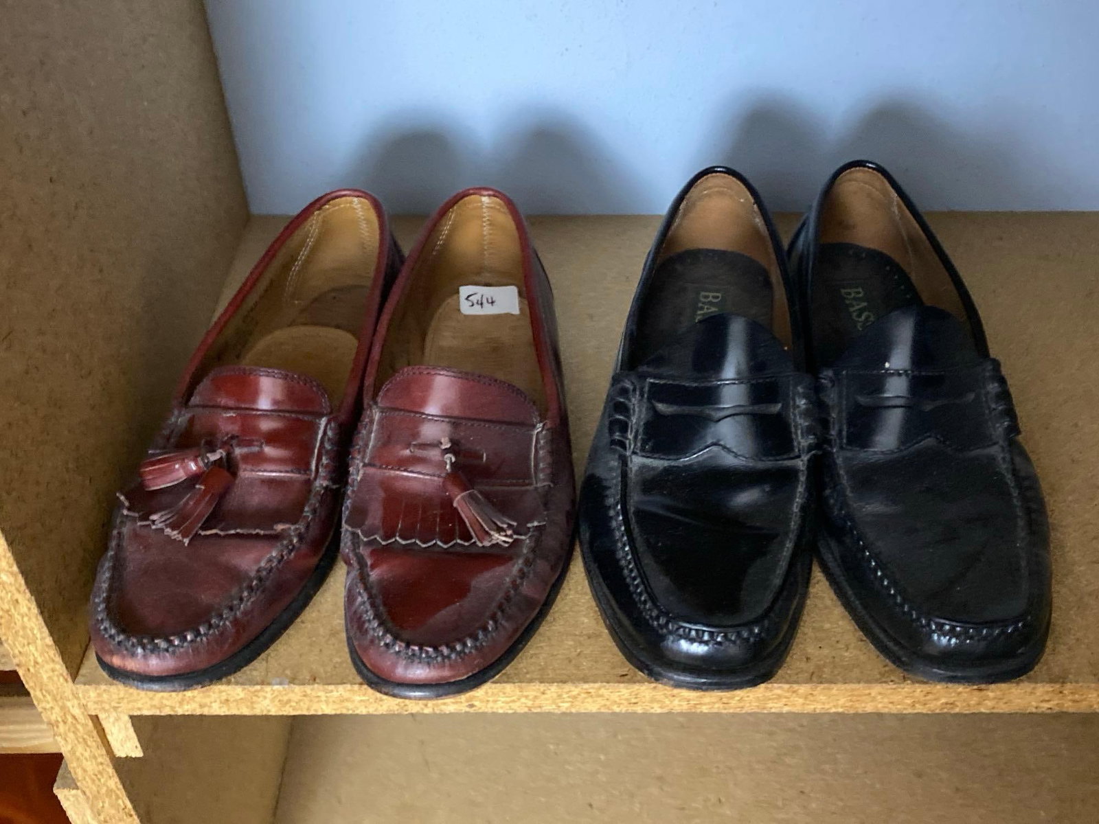 Two Pairs Of Men 'S Leather Loafers, Size 8 1/2: Two pairs of men 's leather loafers, size 8 1/2.