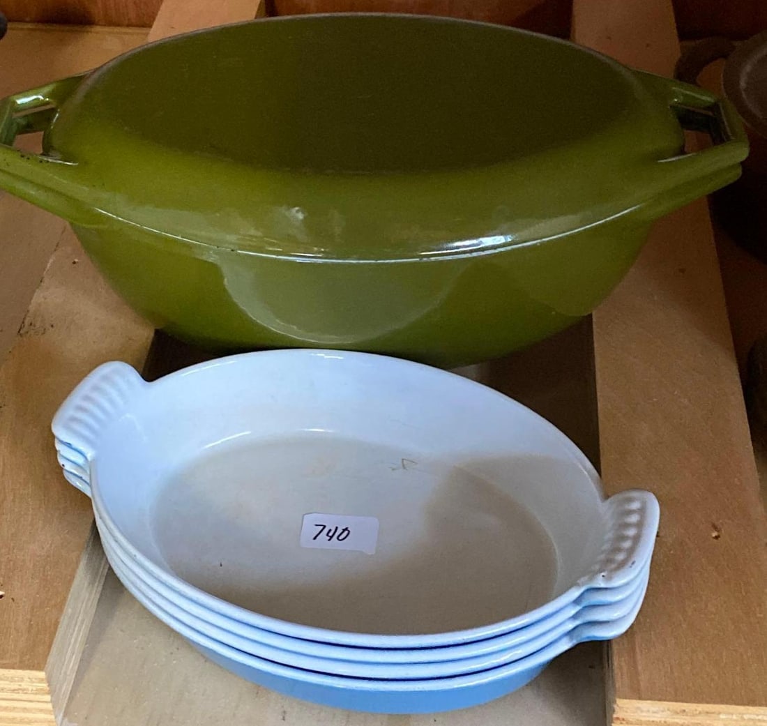 Vintage Enamel Dutch Oven & Dishes: Vintage enamel Dutch oven & dishes.