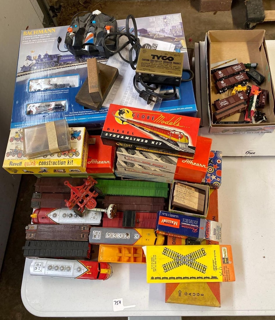 Model Train Cars And Accessories, Including Globe, Athearn, And Tyco: Model train cars and accessories, including Globe, Athearn, and Tyco.