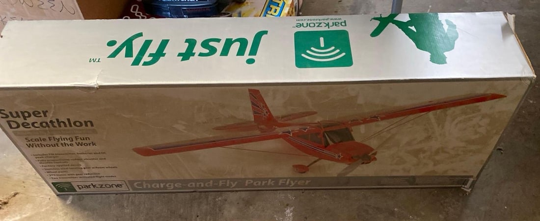 Park Zone Charge And Fly Park Flyer Model Airplane: Park Zone charge and fly park flyer model airplane.