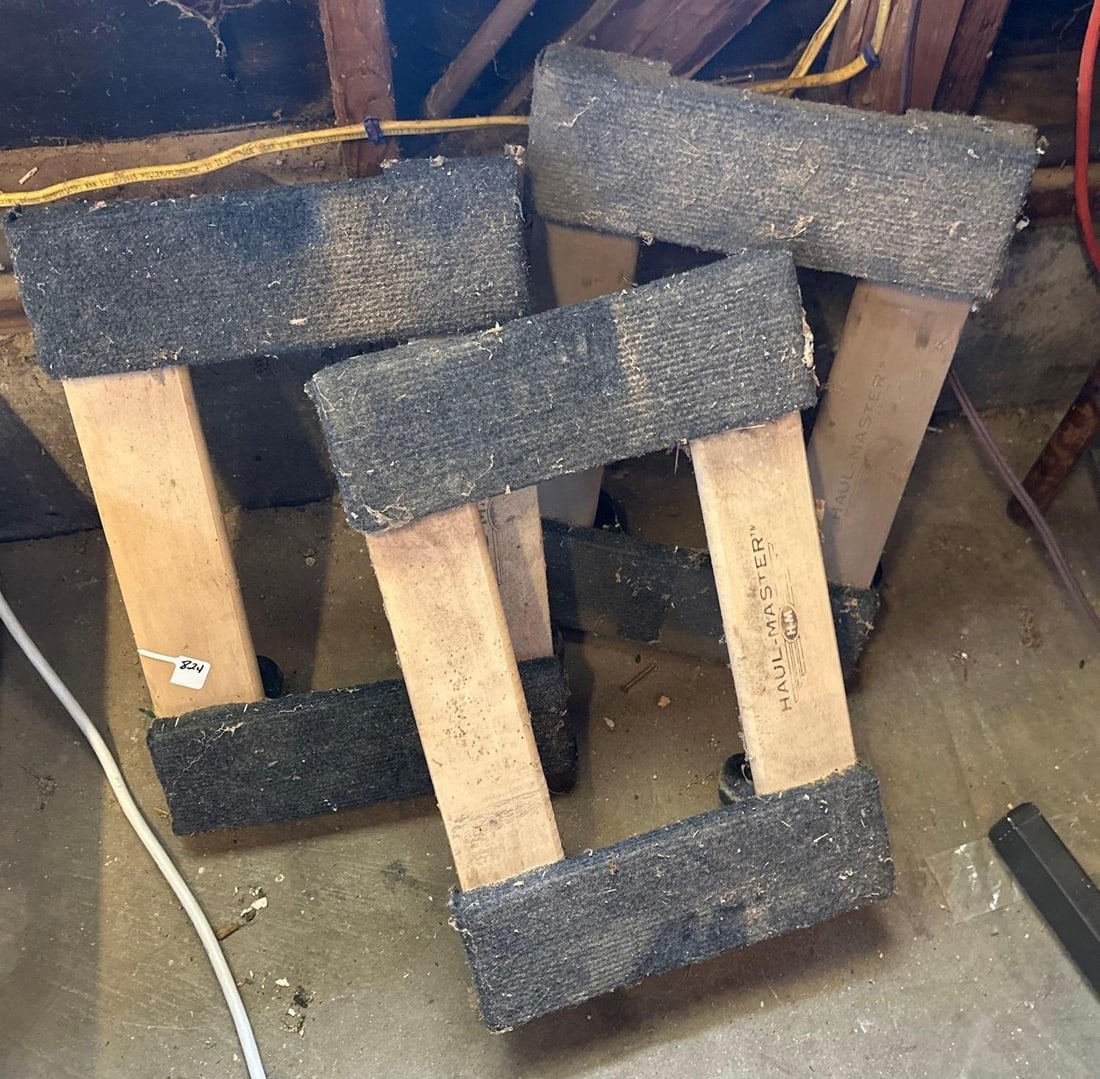 Three Small Furniture Dollies: Three small furniture dollies. Please note that these have been in garage and are quite dusty. NO SHIPPING FOR THIS LOT