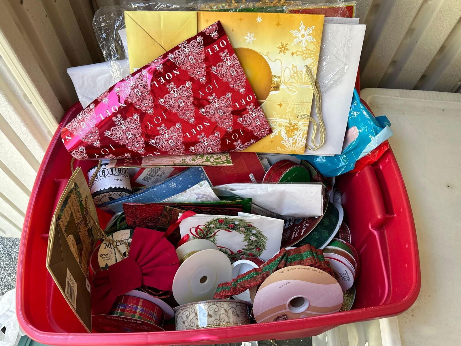 Holiday Gift Wrapping Lot (1 of 3)