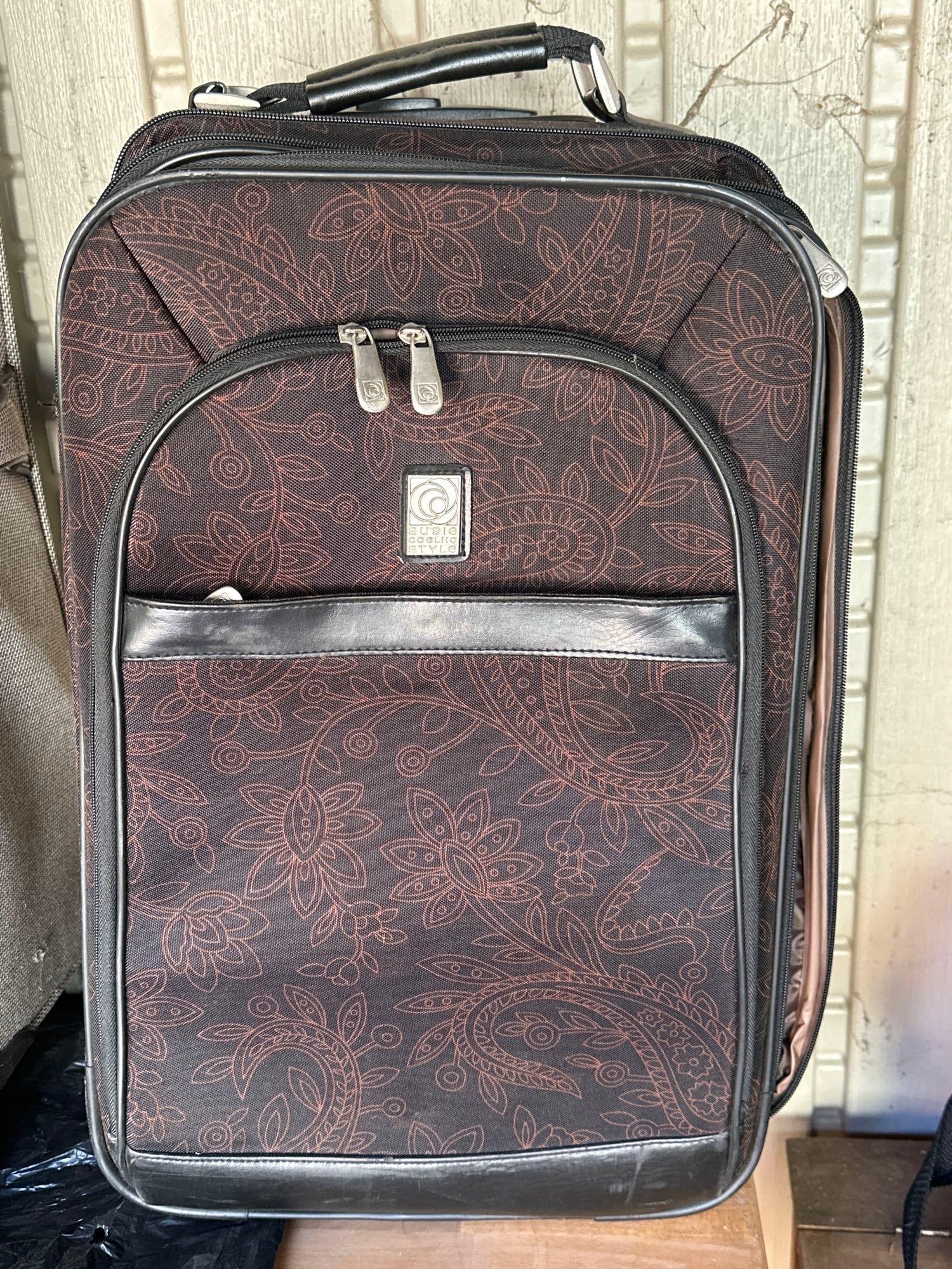Susie Cole Paisley Suitcase: Susie Cole Paisley Suitcase. Approximately 22 x 14 in. NO SHIPPING AVAILABLE FOR THIS LOT, LOCAL PICK UP ONLY
