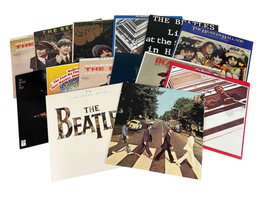 16 Beatles Vinyl LPs Ca. 1967-1982 (1 of 19)