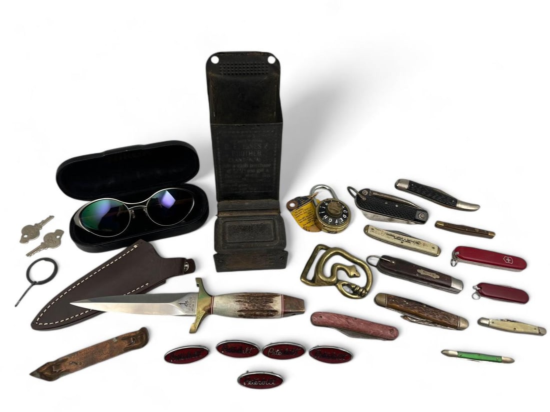 Grouping Of Pocket Knives & Collectibles (1 of 20)