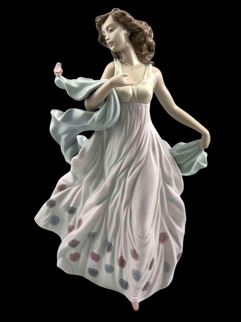 Lladro Summer Serenade Porcelain Figure, Number 6193 (1 of 9)