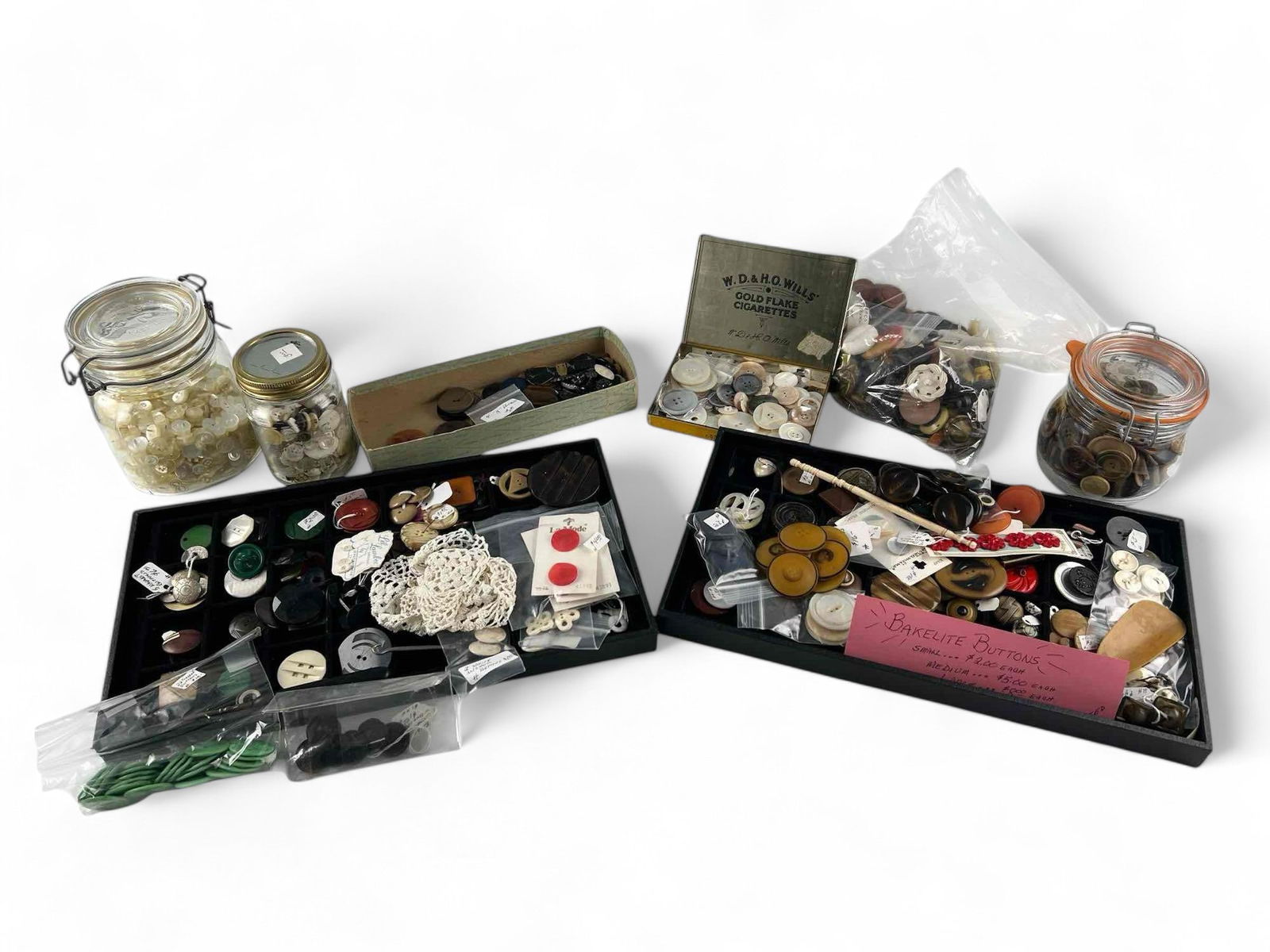 Collection Of Antique & Vintage Buttons, Including Bakelite, Mother Of Pearl (1 of 14)