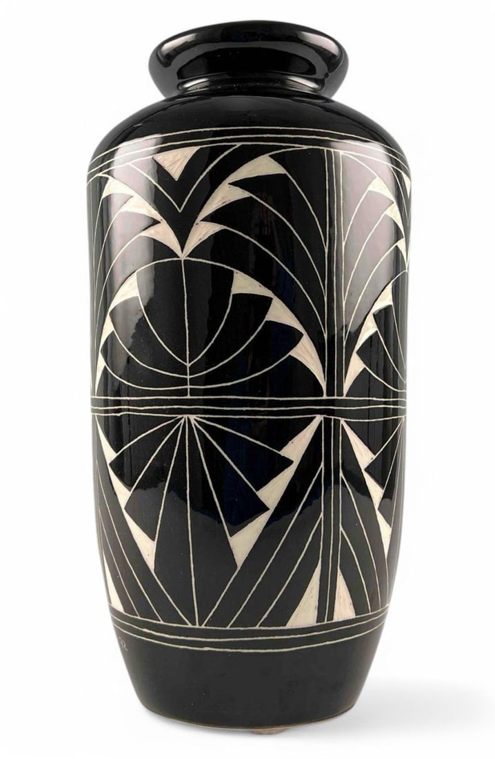 Nelson & Ronald Curras (Cuba/Florida, 20th C.) Modern Art Pottery Relief Carved And Glazed Vase: Nelson & Ronald Curras (Cuba/Florida, 20th C.) Modern Art Pottery Relief Carved And Glazed Vase. Signed "Curras 92." Approximately 12.0H x 6.125W in.