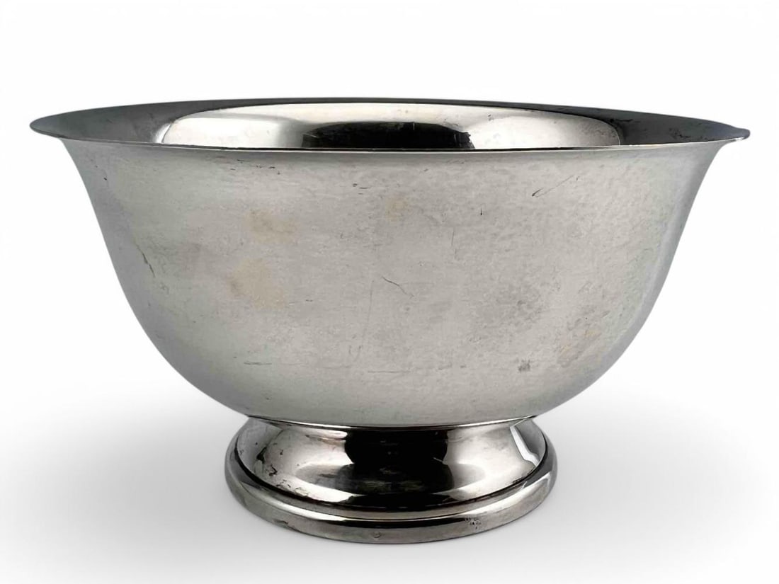 Revere Silversmiths Sterling Silver Colonial Style Bowl: Revere Silversmiths Sterling Silver Colonial Style Bowl, 379.7g. Marked "Revere Silversmiths Inc Sterling 463." Approximately 7.0W x 4.0H in. ALL CREDIT CARDS WILL BE MANUALLY VERIFIED PRIOR TO SHIPME