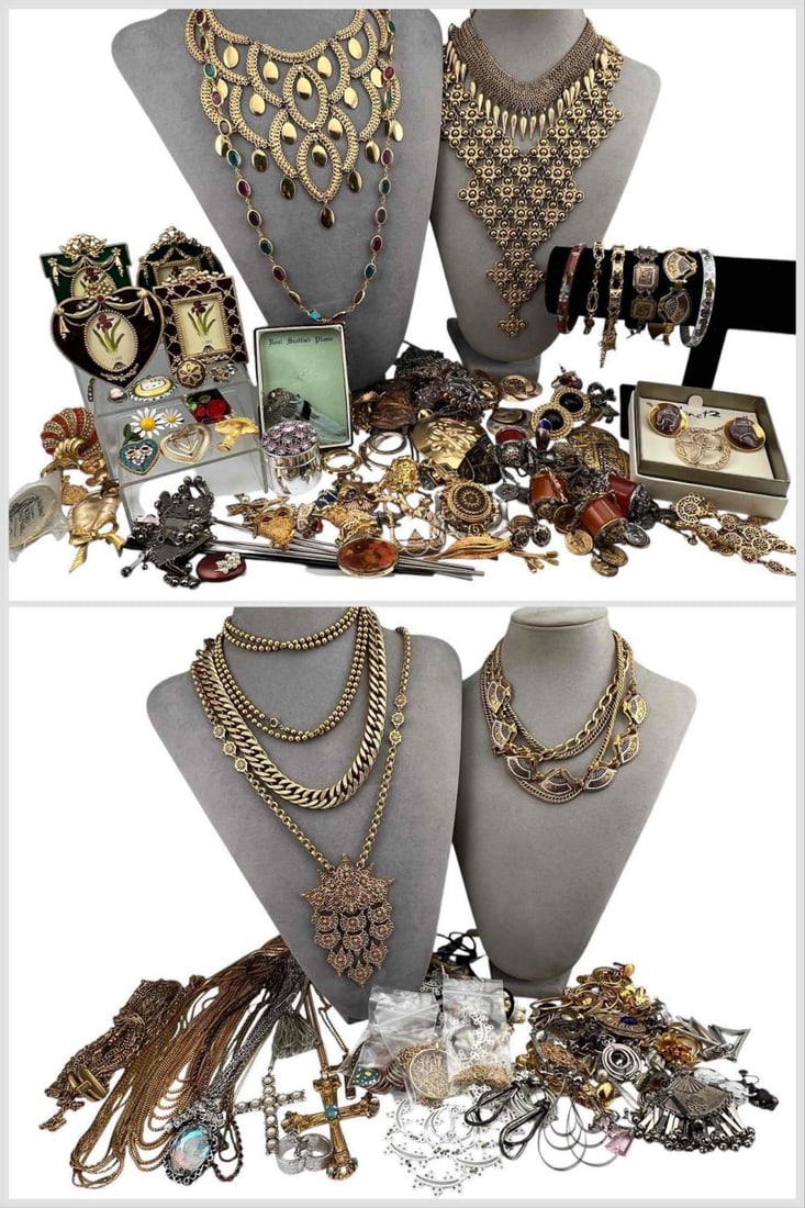 Large Lot Of Costume Jewelry: Large Lot Of Costume Jewelry, Includes bracelets, earrings, necklaces, brooches, and many vintage pieces.