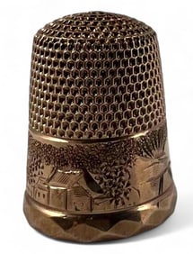 10K Thimble With Engraved Farmhouse Motif