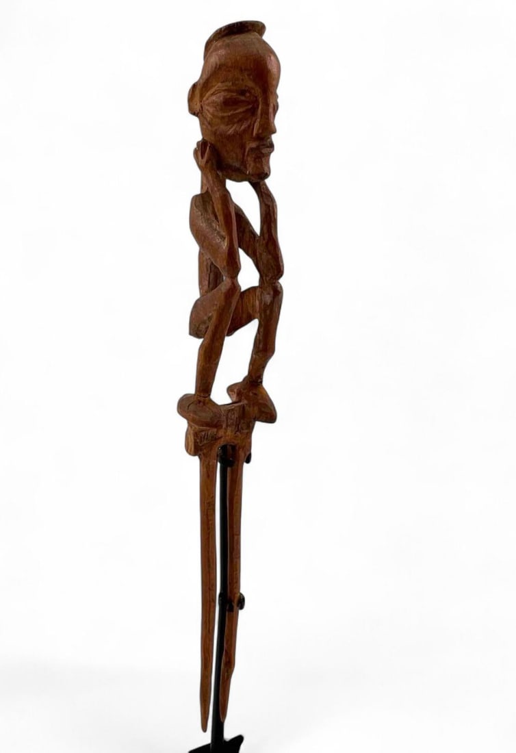 Antique Bene Lulua, Carved Wood Hair Comb In The Shape Of A Seated Male Figure (1 of 8)