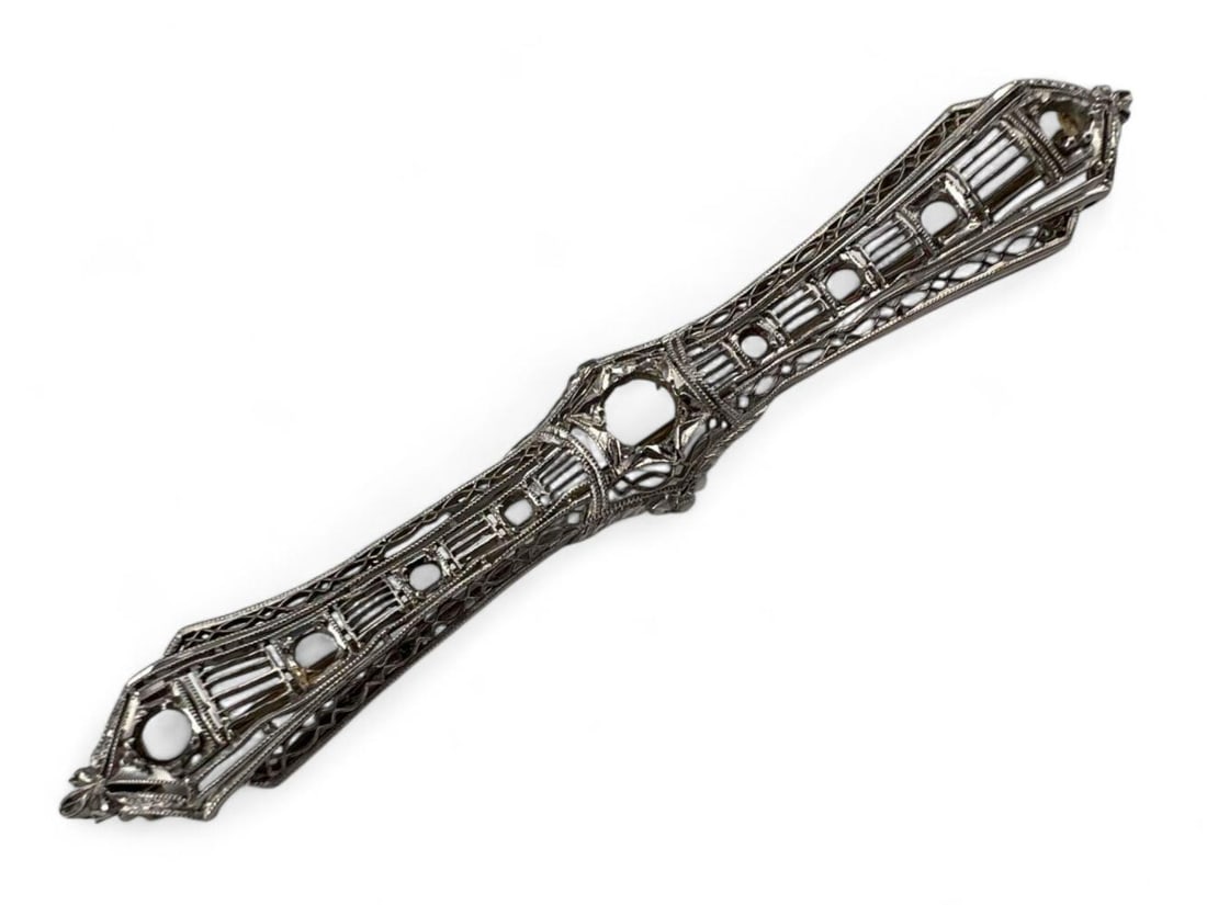 Art Deco Platinum Filigree Brooch: Art Deco Platinum Filigree Brooch, 7.2g. Unmarked, tests as 90 percent platinum. Approximately 3.0L x 0.4375W in. ALL CREDIT CARDS WILL BE MANUALLY VERIFIED PRIOR TO SHIPMENT.