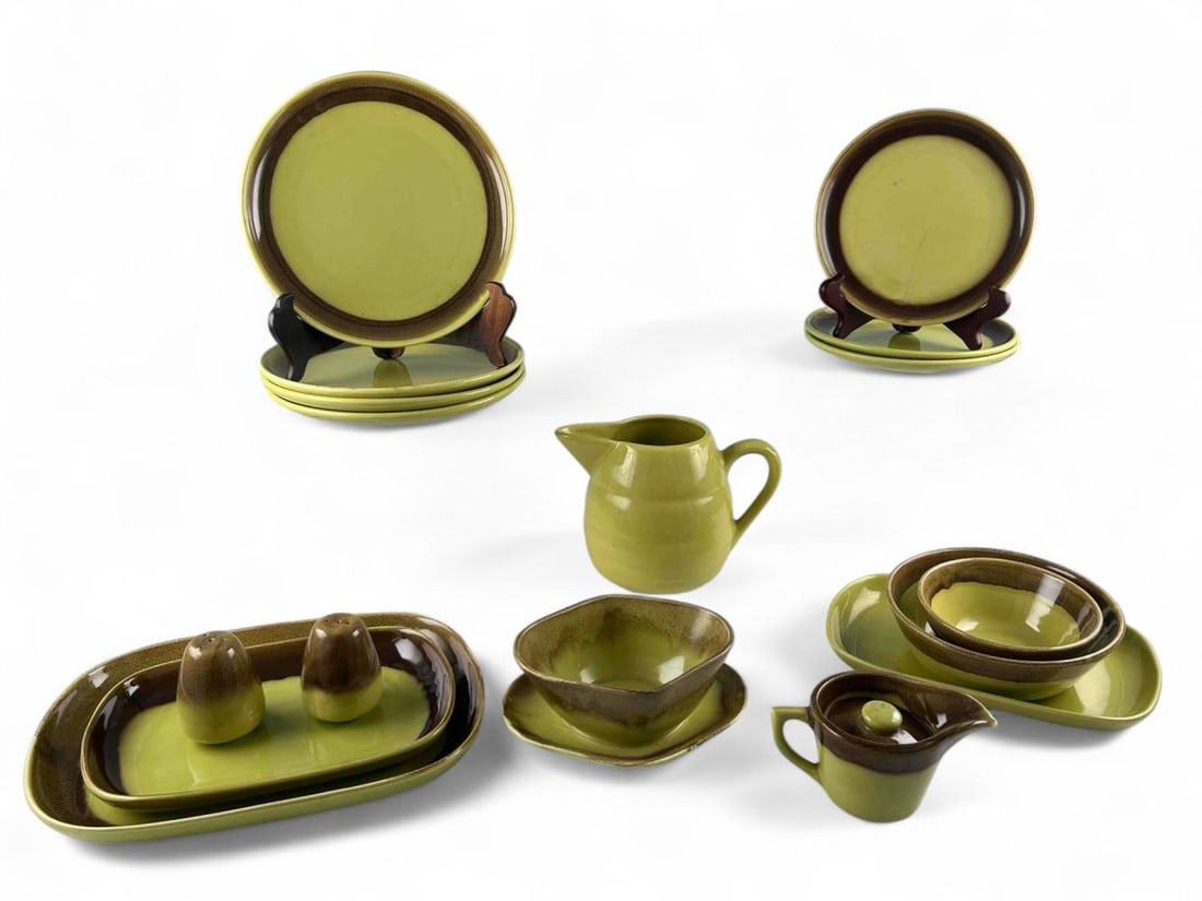 Bauer Mid Century Avocado Green California Pottery Tableware (1 of 14)