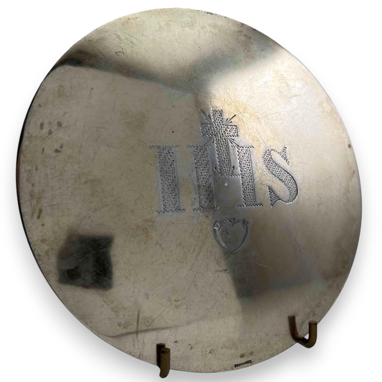Older Etched Sterling Silver Paten: Older Etched Sterling Silver Paten, 124.2g. Marked "Sterling S." Approximately 5.5in diameter. ALL CREDIT CARDS WILL BE MANUALLY VERIFIED PRIOR TO SHIPMENT.