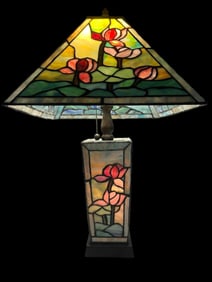 Stained Glass Table Lamp With Water Lily Motif