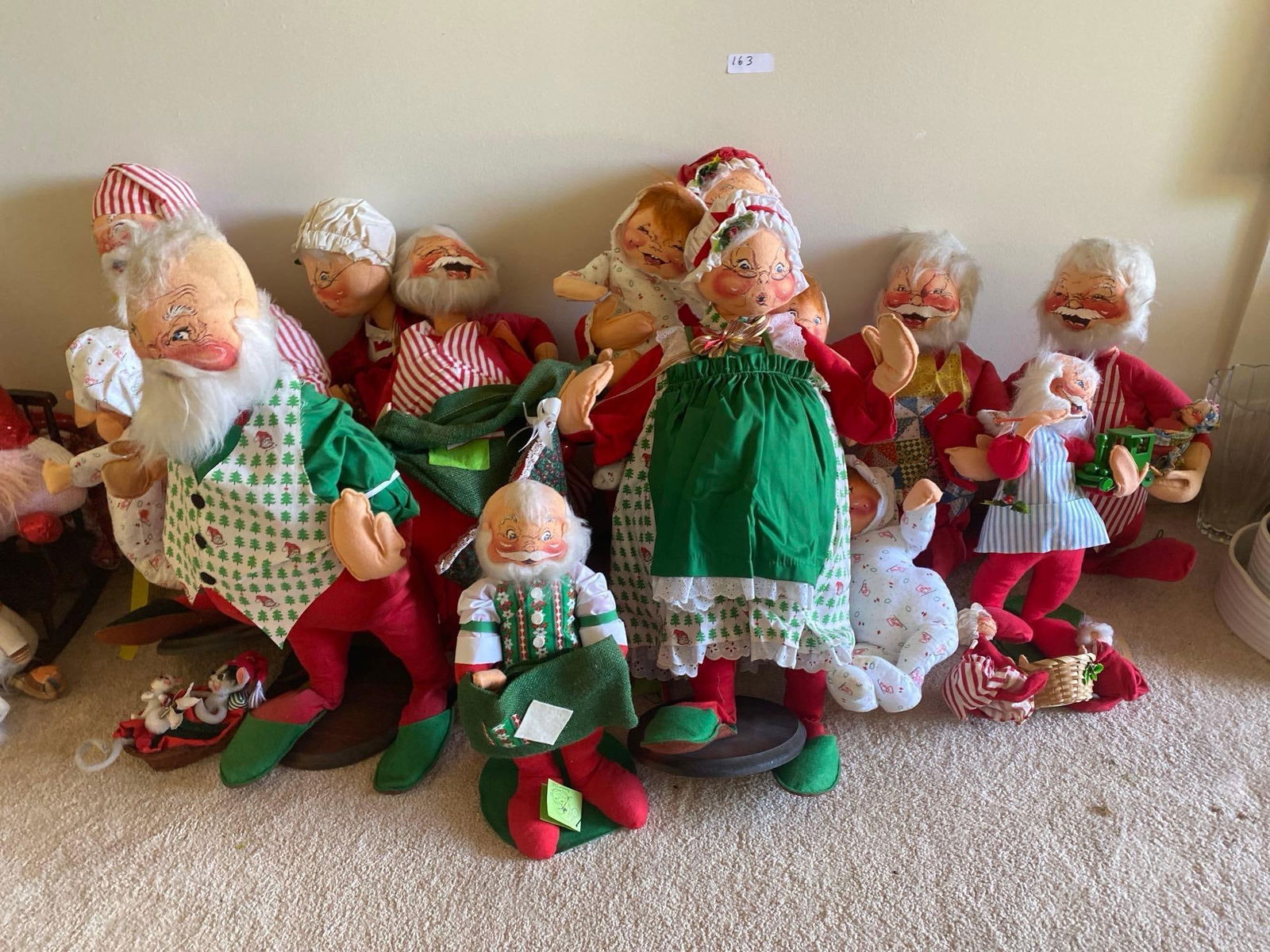 Annalee Christmas Dolls & More (1 of 4)