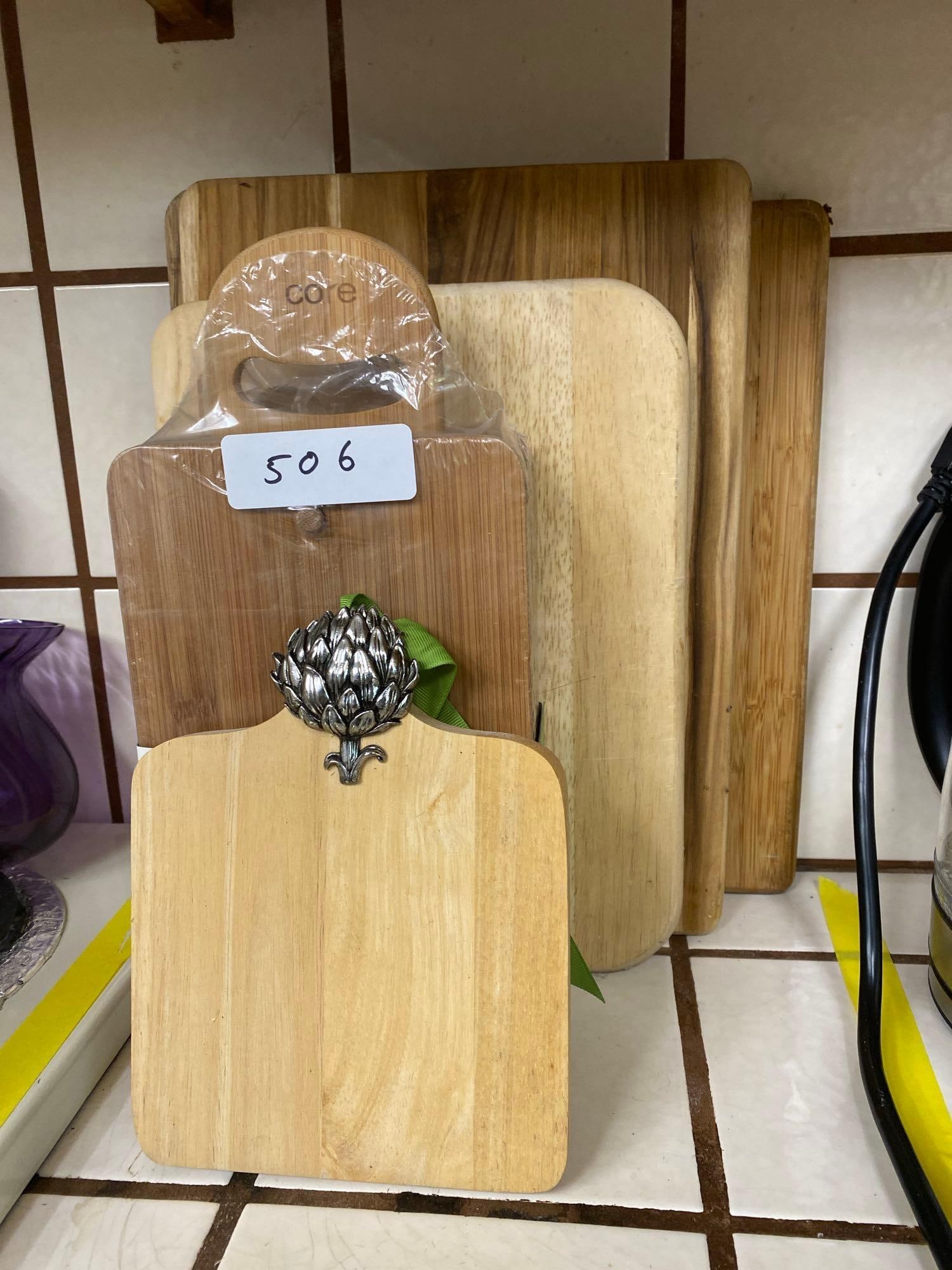 12 Wooden Cutting Boards.: 12 Wooden Cutting Boards.