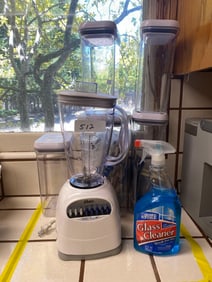 Oster Blender And 5 Sealable Storage Canisters