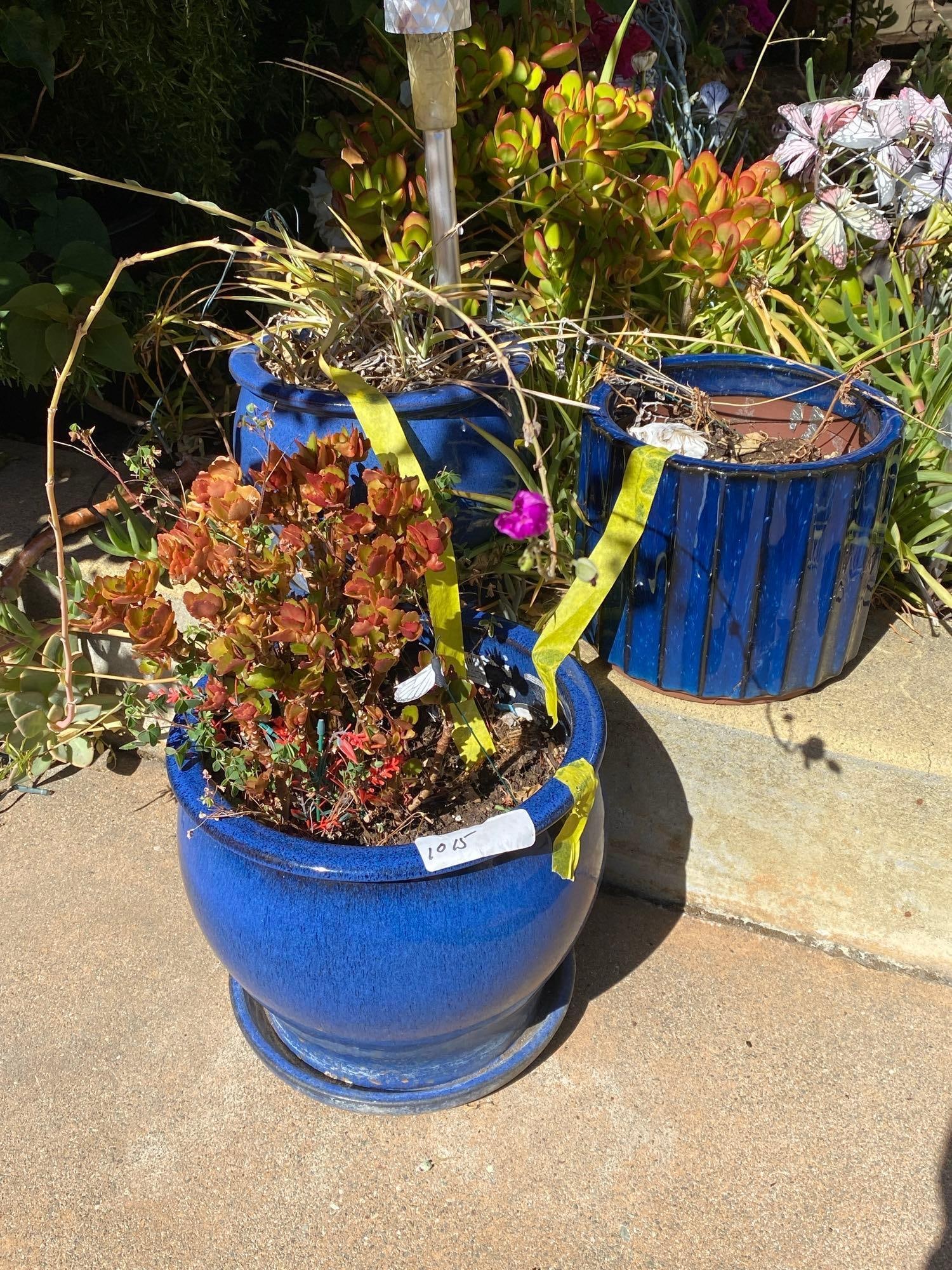 Three Blue Decorative Pots: No shipping on this lotthree blue decorative pots