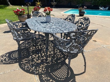 Five Piece leaf design outdoor patio set.
