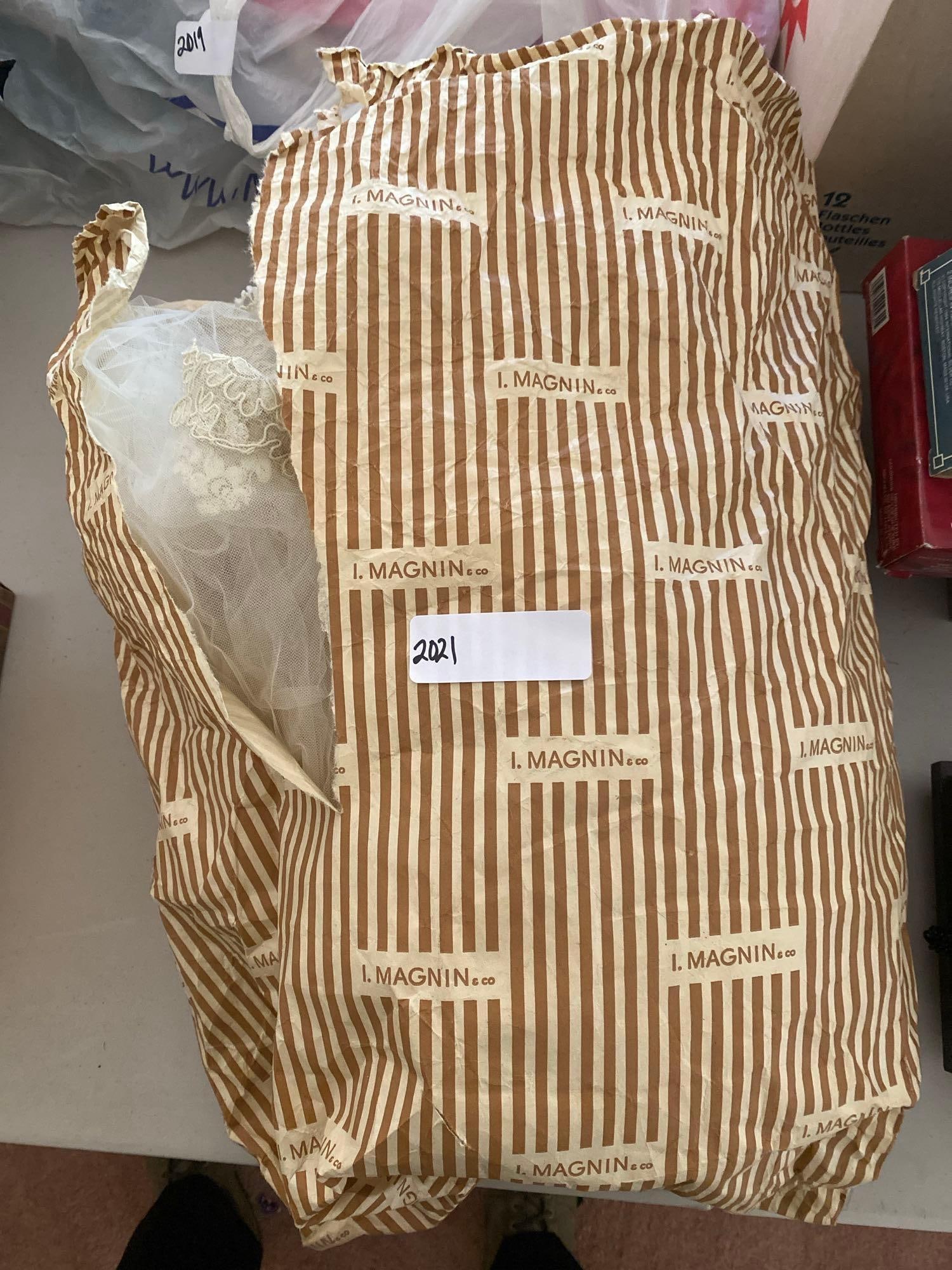 Vintage 1960'S Long Lace Veil: Vintage 1960's long lace veil