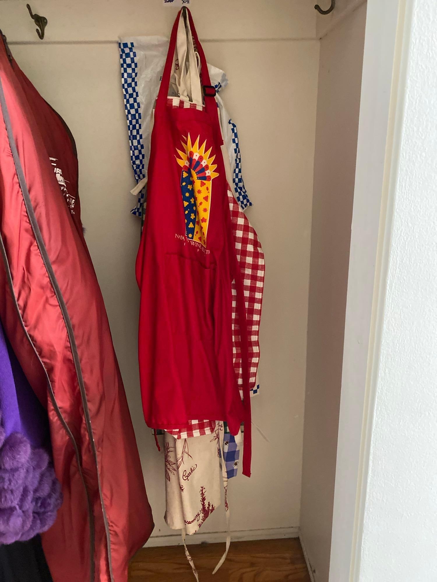 Lot Of Kitchen Aprons (1 of 5)