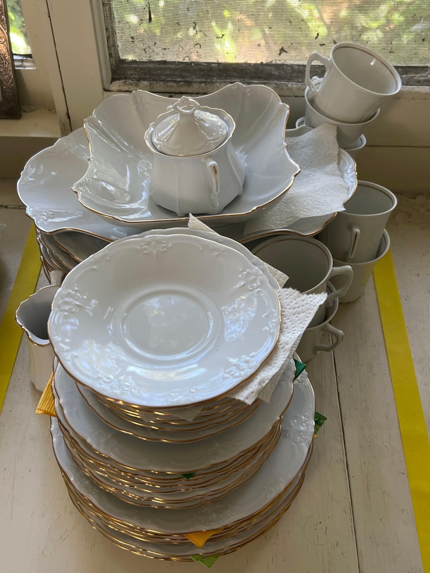 Hutschenreuther Porcelain Partial Service: Hutschenreuther porcelain partial service.