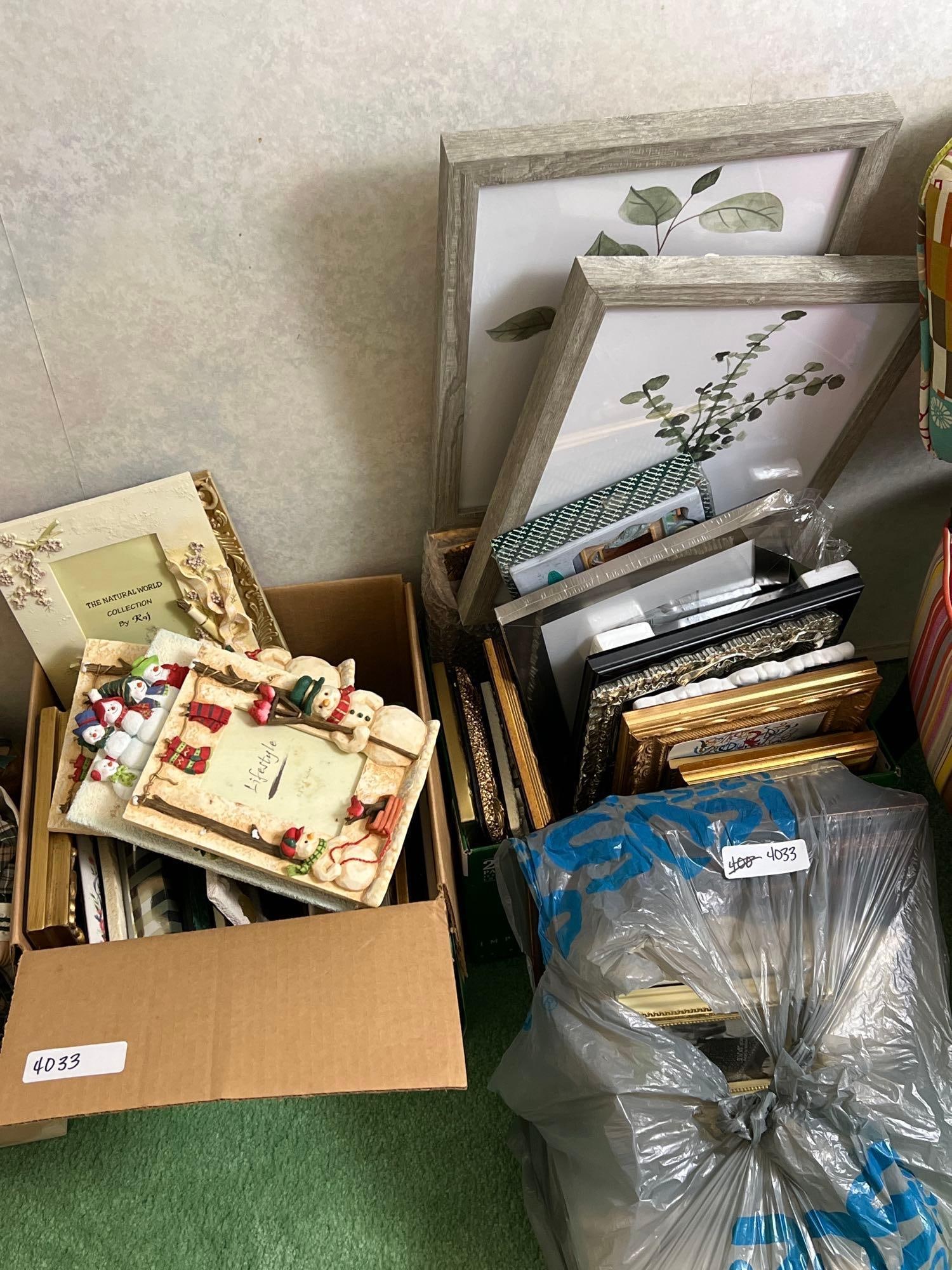 Large Lot Of Decorative Picture Frames: Large lot of decorative picture frames.