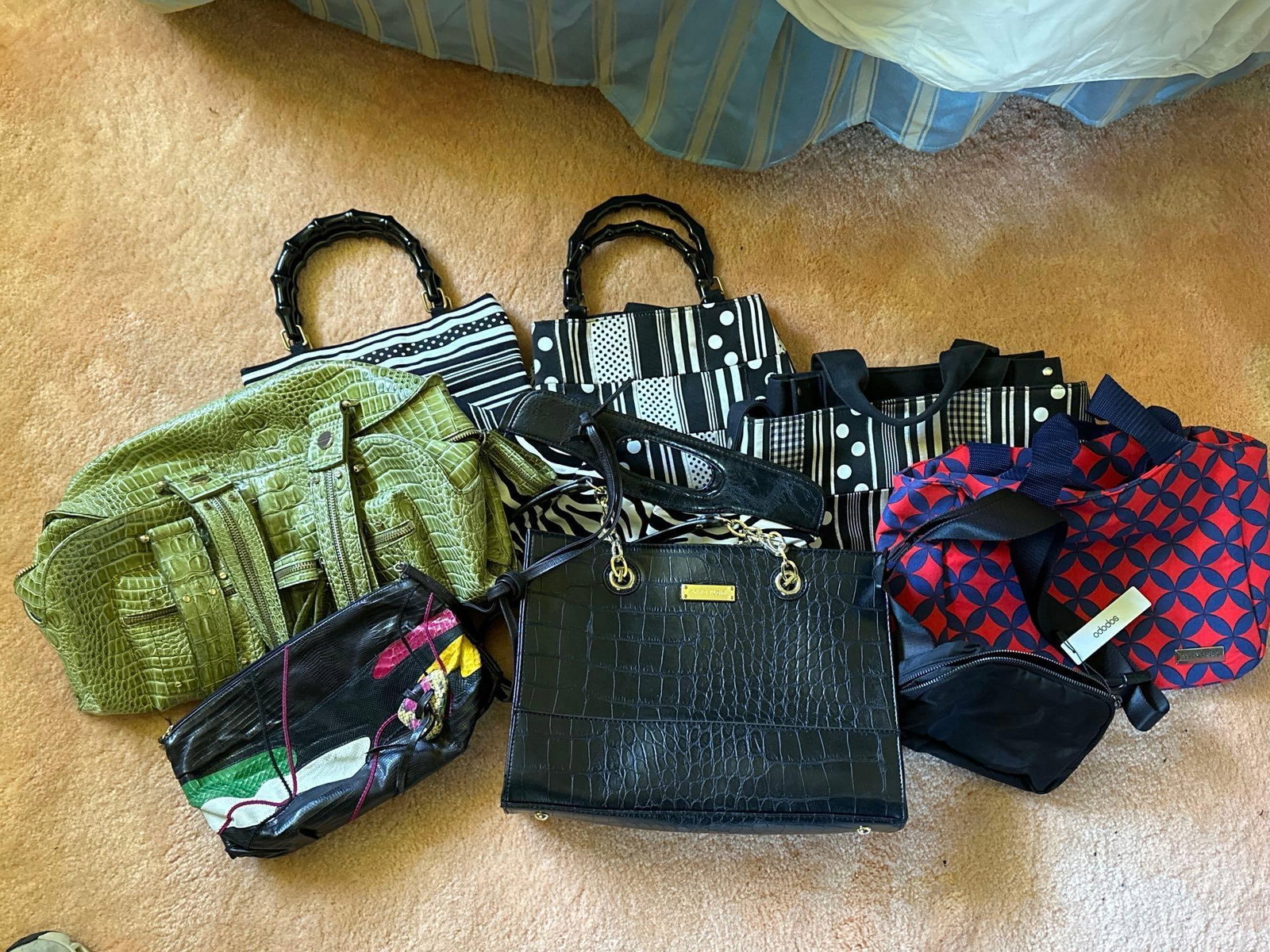 Lot Of Purses Including Anne Klein: Lot of purses including Anne Klein.