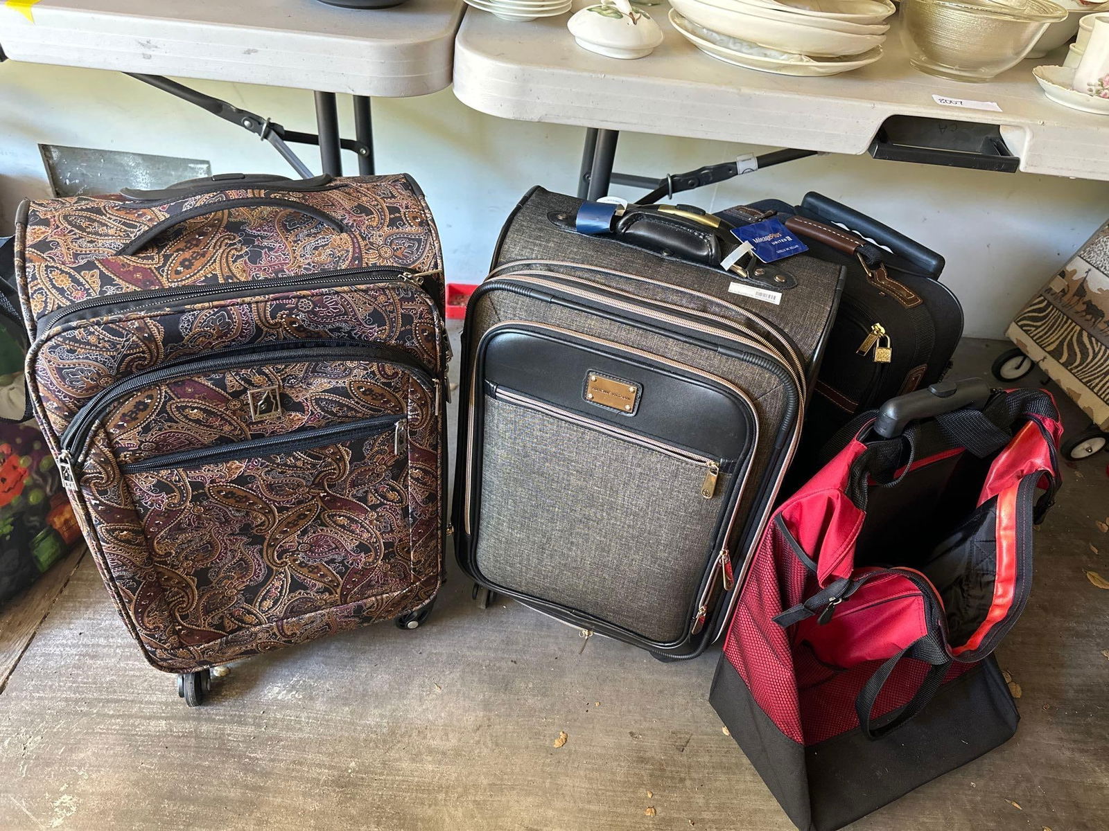 Four Pieces Rolling Luggage (1 of 5)