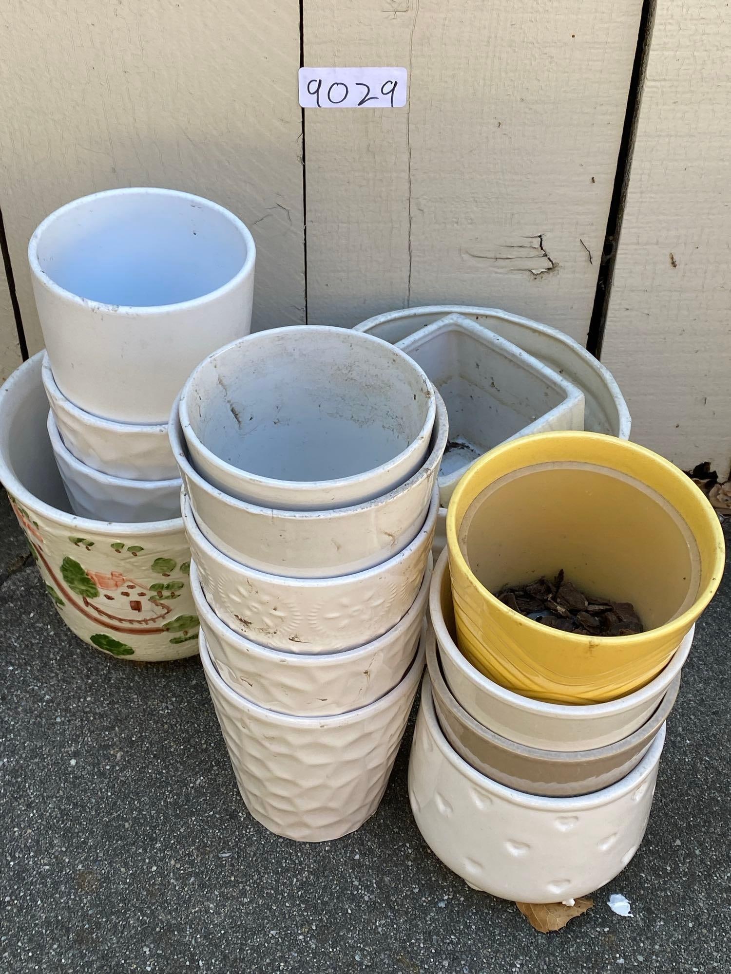 15 Ceramic Pots (1 of 2)