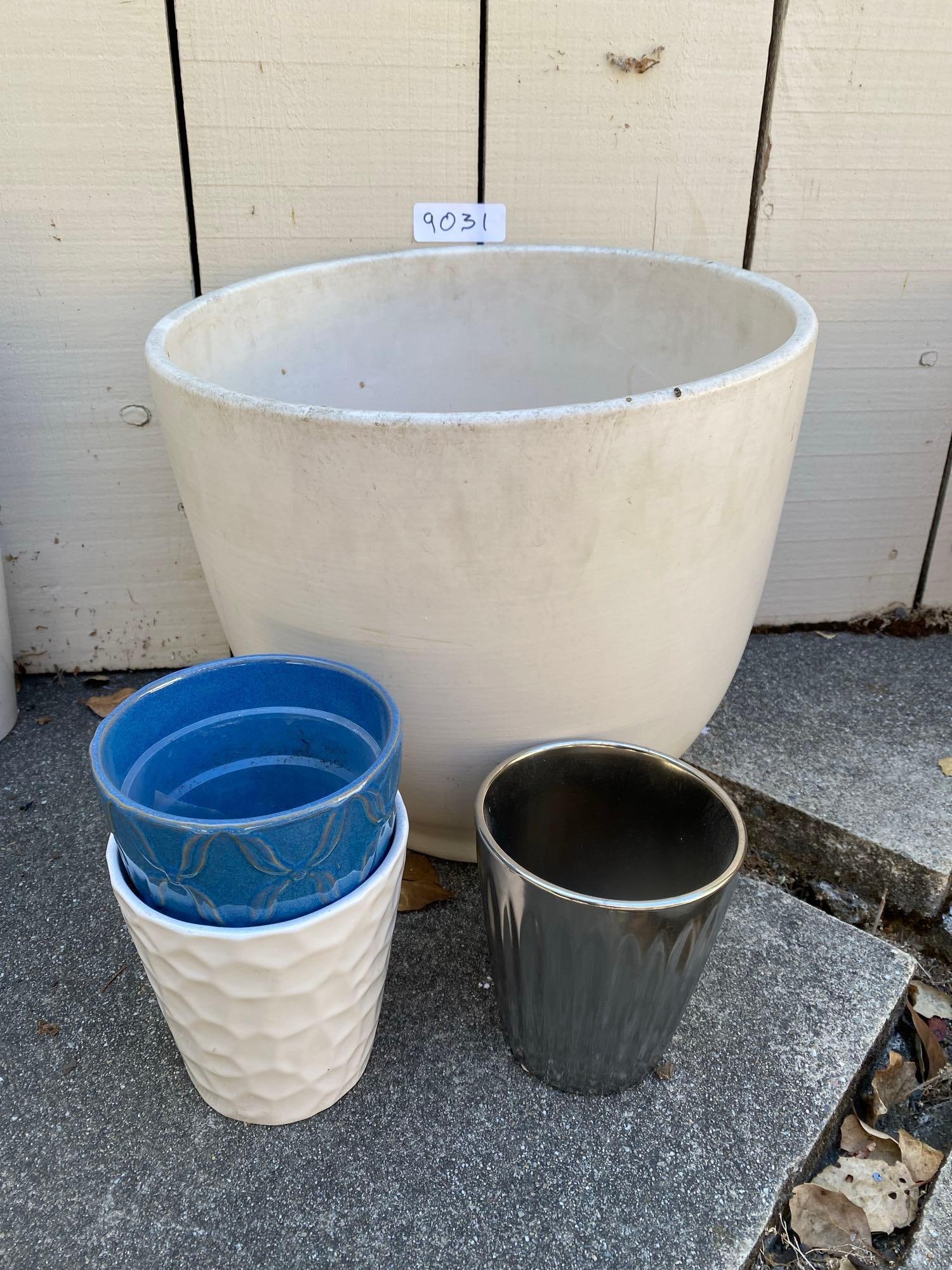 1 Large Ceramic Pot, 3 Smaller Ceramic Pots (1 of 1)
