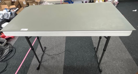 Adjustable Height Plastic Table With Anti-Static Mat