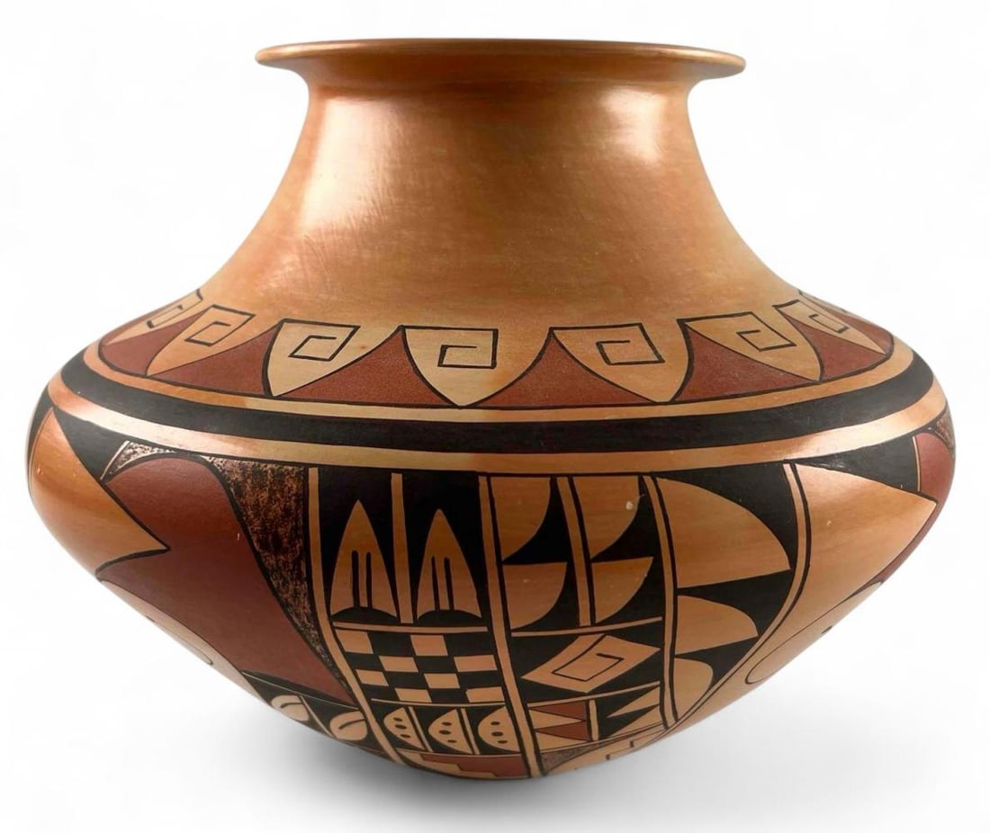 Mata Ortiz Pottery Vase: Mata Ortiz Pottery Vase. Approximately 11.0W x 9.75H in.