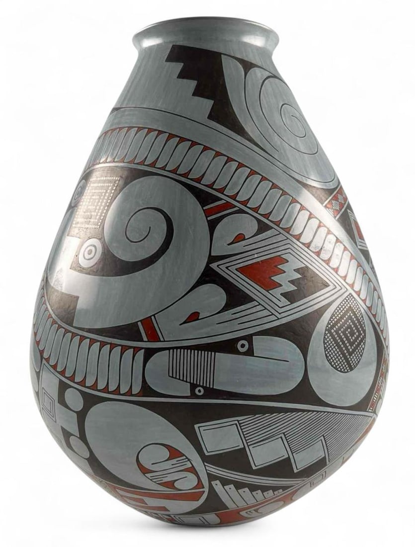 Jorge Quintana, Mata Ortiz Polychrome Vessel: Jorge Quintana, Mata Ortiz Polychrome Vessel. Approximately 13.0H x 9.0W in.