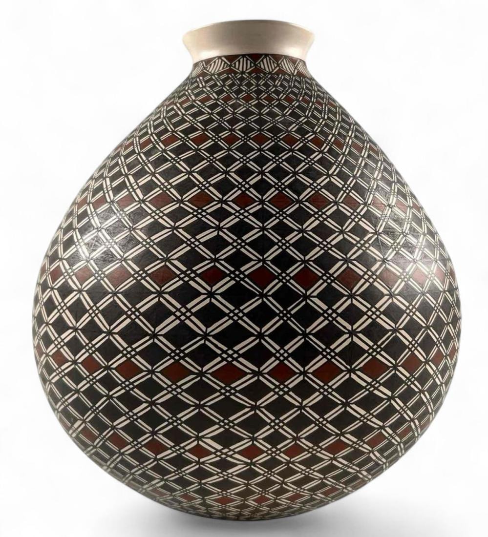 Rosa Loya, Large Mata Ortiz Polychrome Vessel (1 of 9)