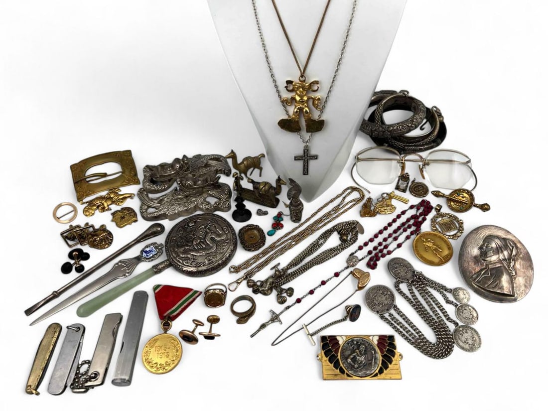Costume Jewelry & Collectibles: Costume Jewelry & Collectibles. Includes bracelets, necklaces, pocket knives, glasses, pendants, cuff links, and more.