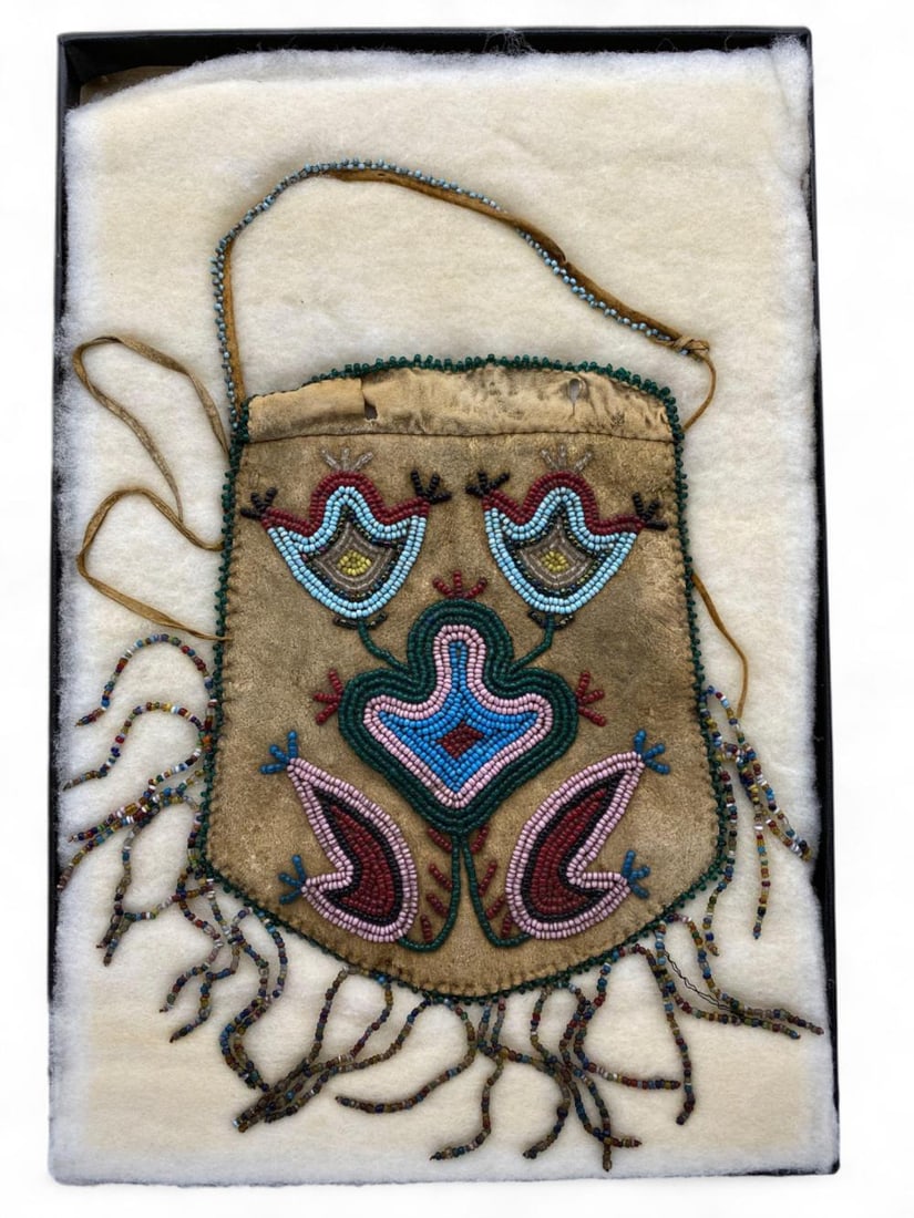 19th Century Native American Beaded Hide Pouch with Fringe, 1890's Black Foot Beaded Pouch (1 of 18)