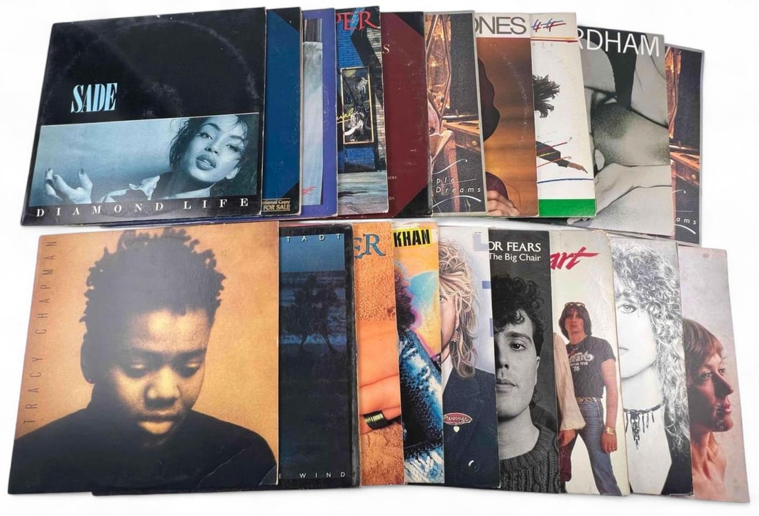 Lot Of 1980's Pop Music Vinyl Albums: Lot Of 1980's Pop Music Vinyl Albums. Including Heart, Cyndi Lauper, Pat Benatar, The Eurythmics, Linda Ronstadt, and more. Please note that records have not been tested.