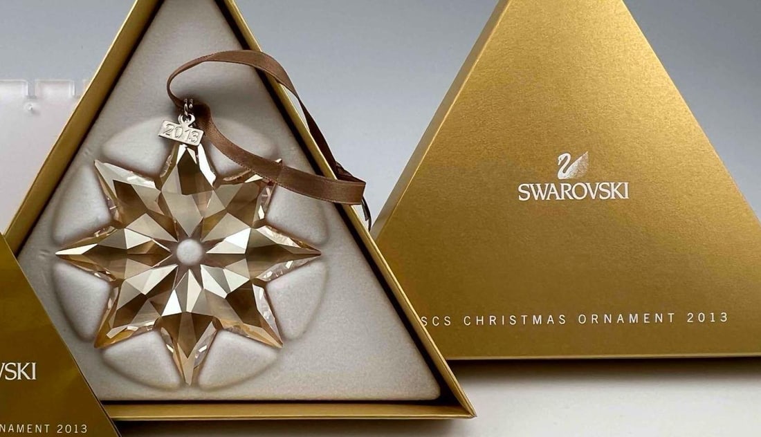 Swarovski Crystal Scs Snowflake Ornament, 2013, With Original Box: Swarovski Crystal SCS Snowflake Ornament, 2013, With Original Box.