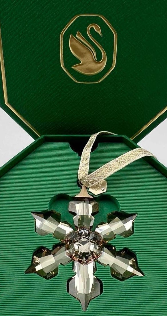 Swarovski Crystal Snowflake Ornament With Original Box: Swarovski Crystal Snowflake Ornament With Original Box.