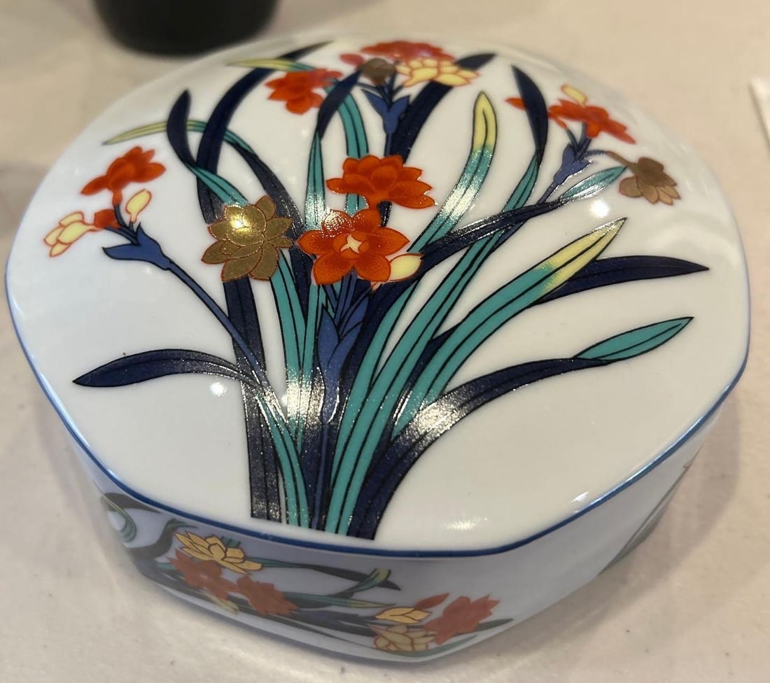 Tiffany And Company Freesia Porcelain Trinket Box: Tiffany and Company Freesia Porcelain Trinket Box. No chips.