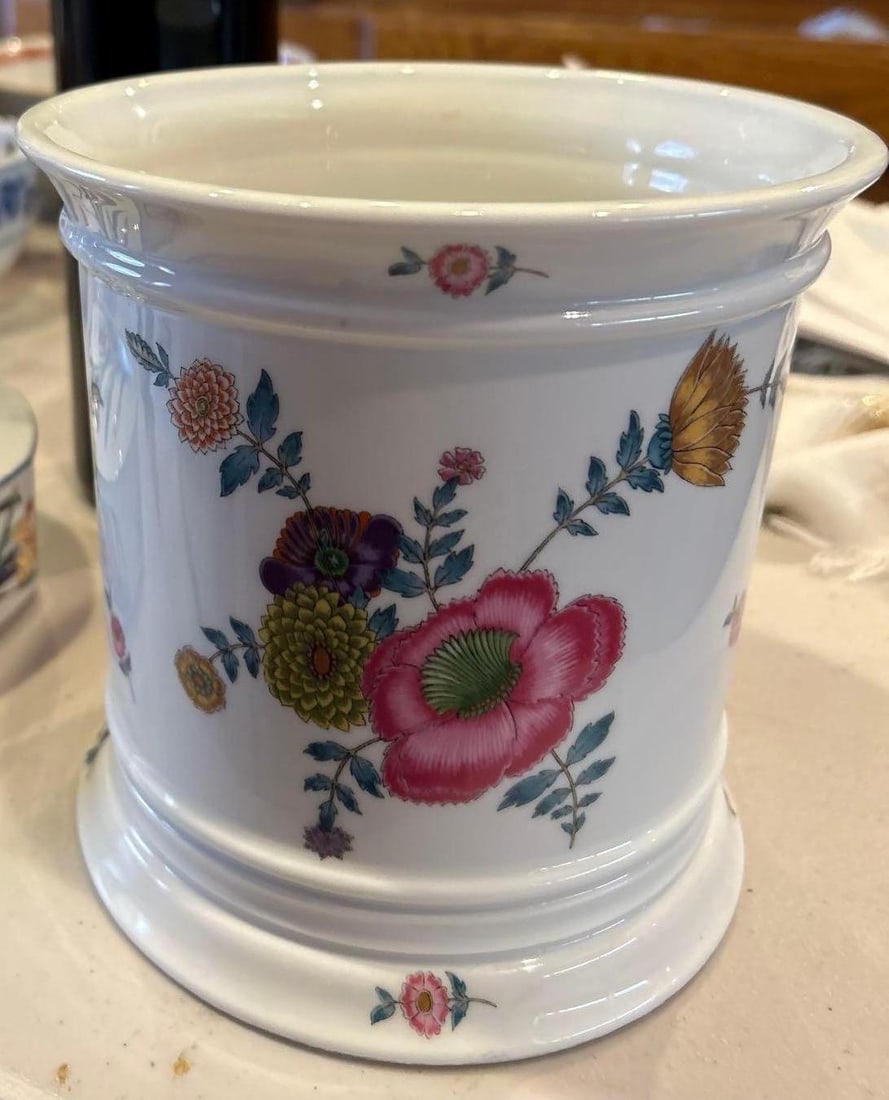 Limoges A Raynaud Porcelain Planter: Limoges A Raynaud porcelain planter. No chips